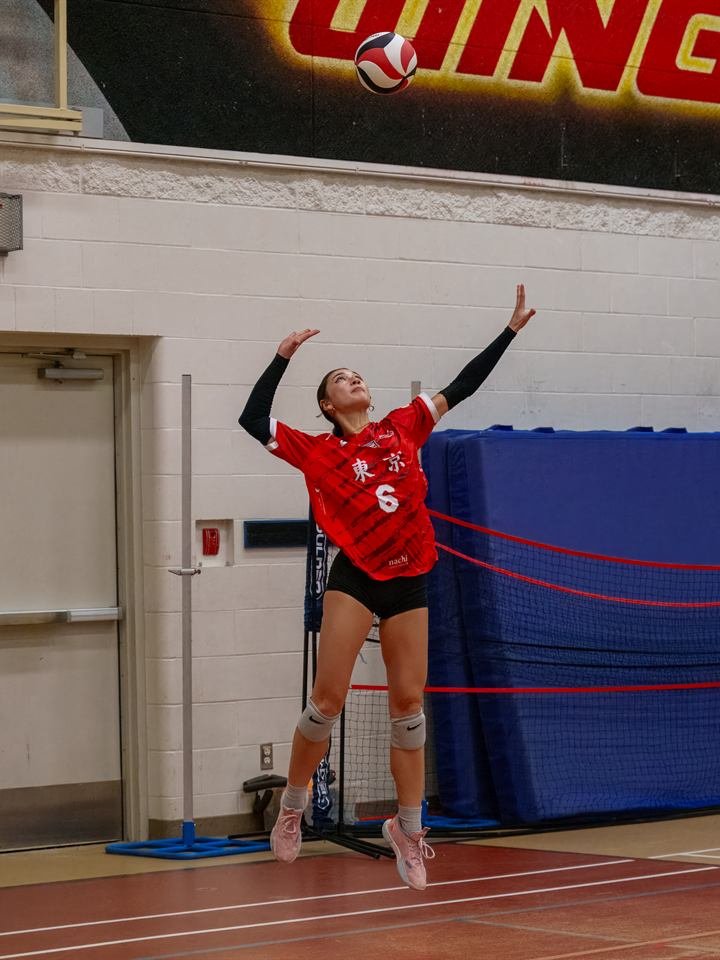 Lea Visino jump serving